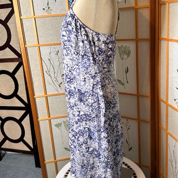 Express Marble Print V-Neck Slip Dress.
Slip Dress. Size M - Picture 7 of 10